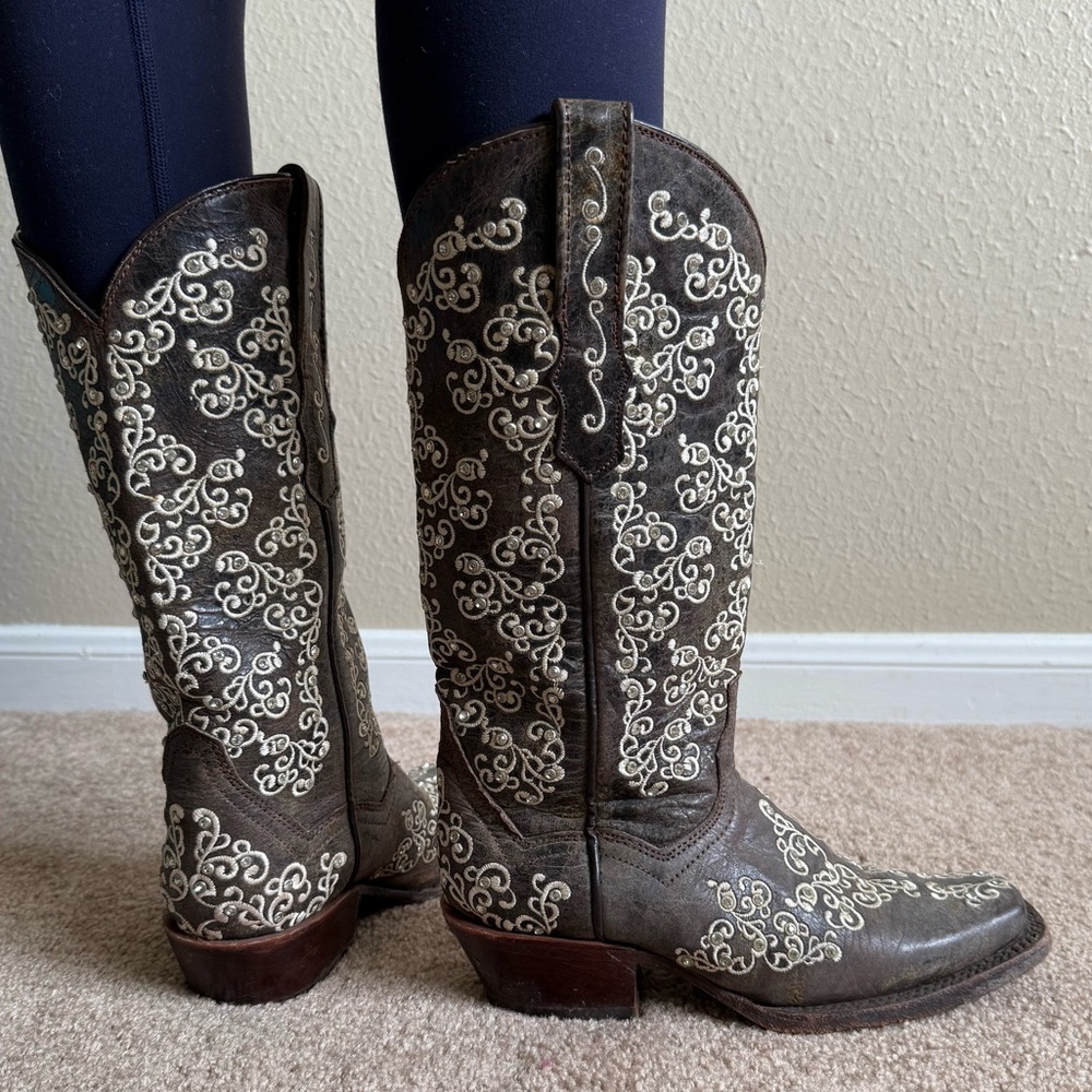 Innovation embroidered cowgirl boots